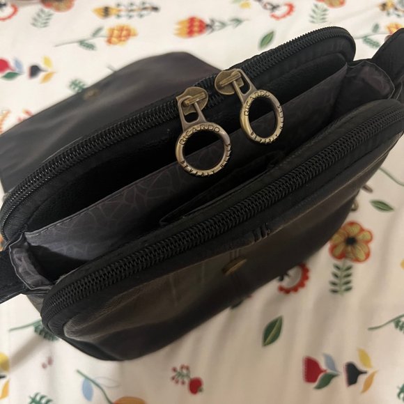 Ricardo Beverly Hills Black Crossbody Bag - Picture 6 of 7